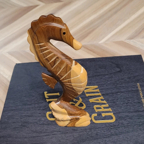 Wood  Hand Carved Seahorse - Picture 1 of 2